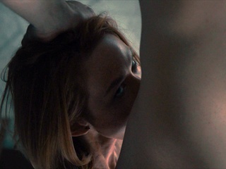 Делает минет и занимается сексом при подруге