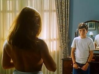 Мама учит сына как вести себя с женским телом