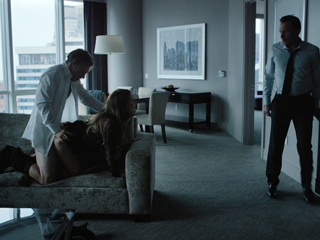 Парень смотрит как трахают его девушку