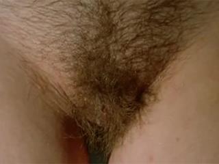 Подростки изучают тело взрослой женщины