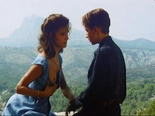 Секс и первая любовь между учеником и учительницей