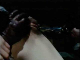 Трахнул девушку пистолетом