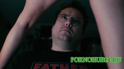 Красивая девушка соблазняет задрота