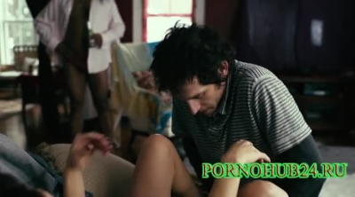 Лижет пизду девушки при друзей