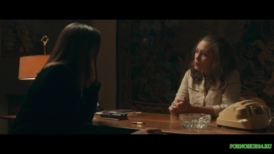 Девушка проходит собеседование в бардель