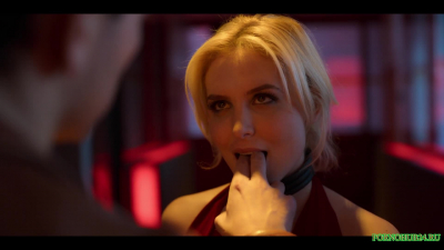 Порно актер трахнул фанатку при зрителях