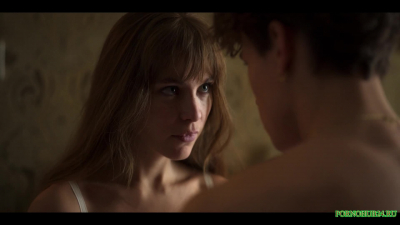 Парень с огромным членом лишается девственности