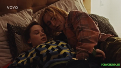 Девушка дала потрогать вагину девственнику