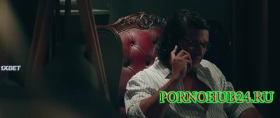 Две проститутки ублажают клиента минетом