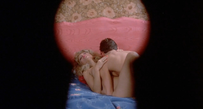 Зрелая женщина ублажает трех подростков