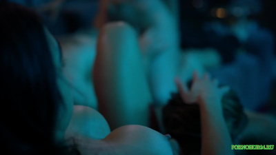 Девушка случайно оказалась на секс пати и воспользовалась